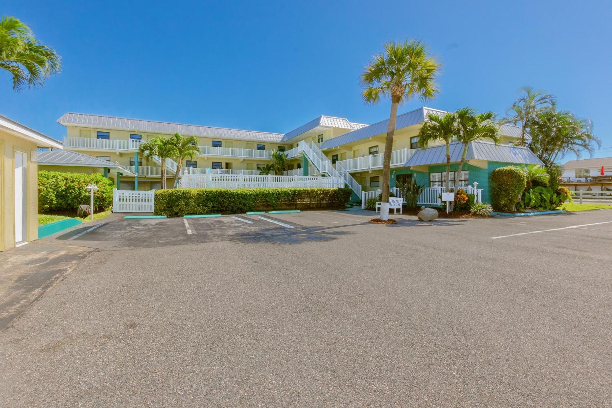 Tuckaway Shores Resort Melbourne Bagian luar foto