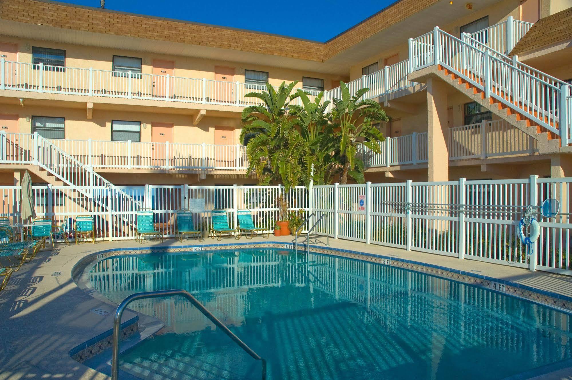 Tuckaway Shores Resort Melbourne Bagian luar foto